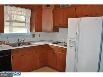 958 West Valley Road Pottstown, PA 19464 - Photo 4 of 12 Kitchen