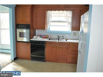958 West Valley Road Pottstown, PA 19464 - Photo 5 of 12 Kitchen