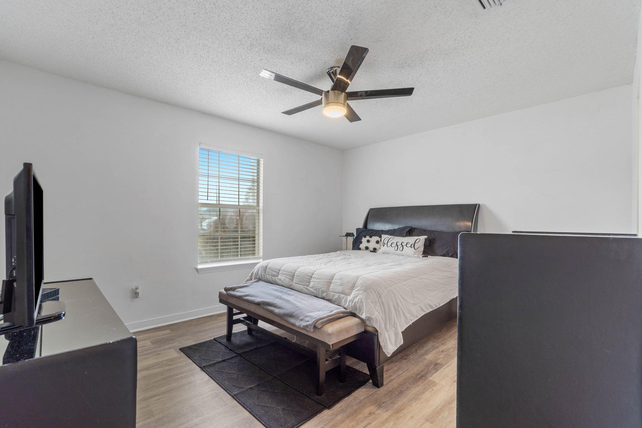 2519 Lincoln Road Navarre, FL 32566 - Photo 22 of 37 Owner's Suite