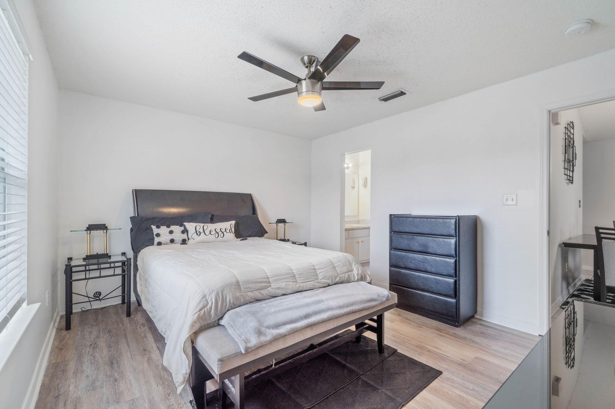 2519 Lincoln Road Navarre, FL 32566 - Photo 24 of 37 Owner's Suite