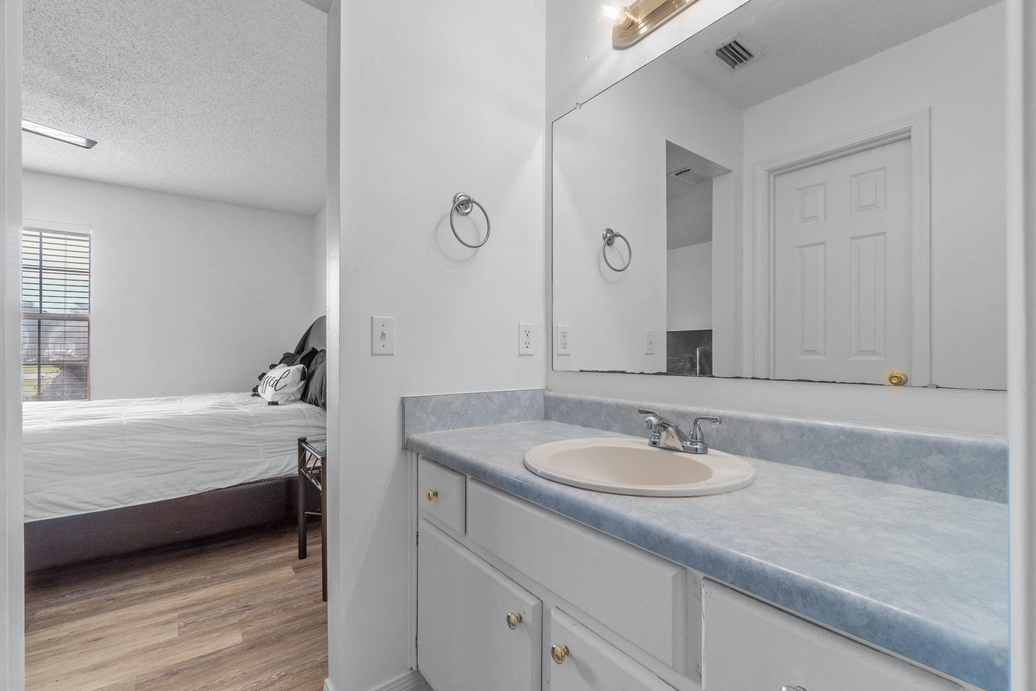 2519 Lincoln Road Navarre, FL 32566 - Photo 27 of 37 Master Bathroom