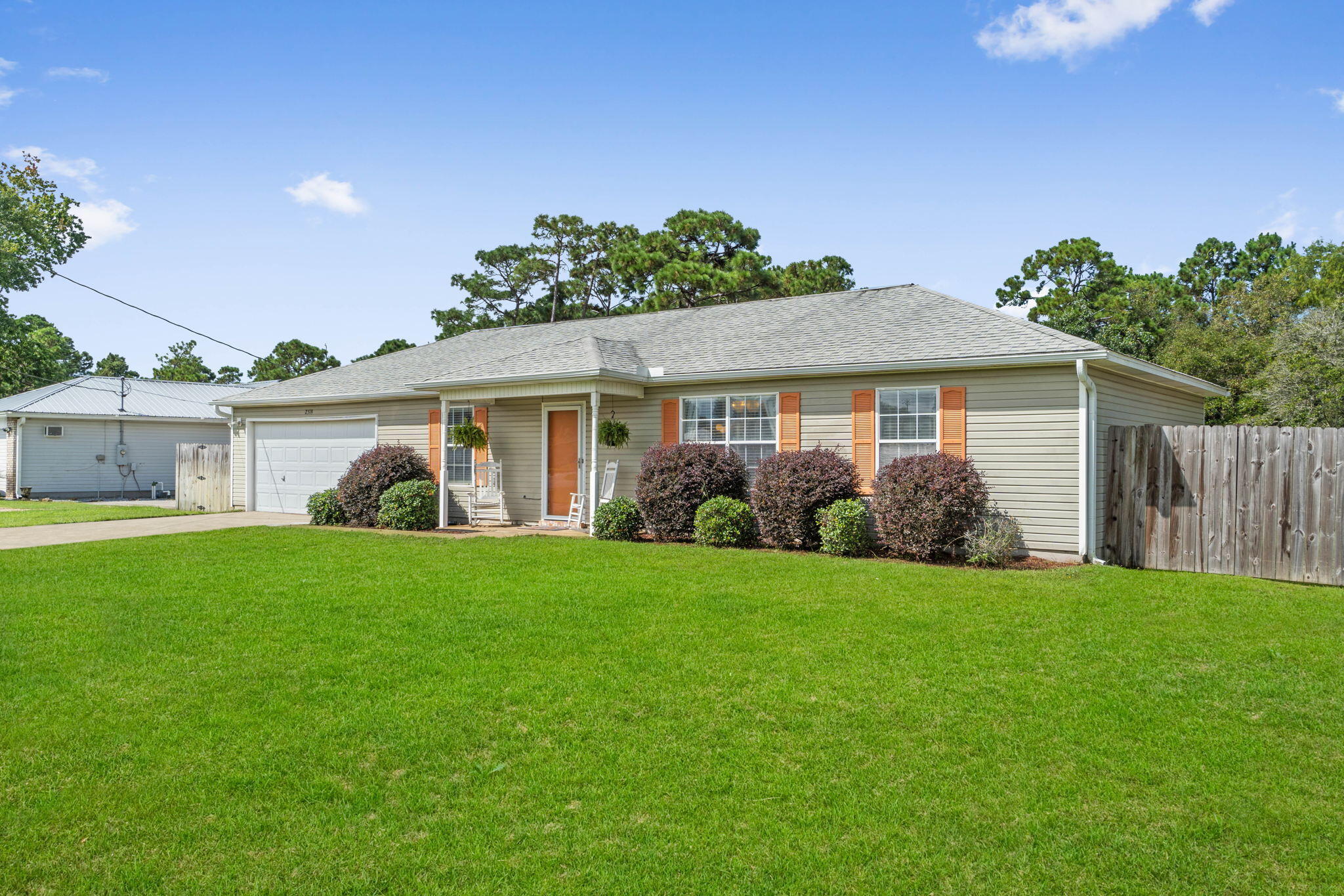 2519 Lincoln Road Navarre, FL 32566 - Photo 3 of 37 Front View