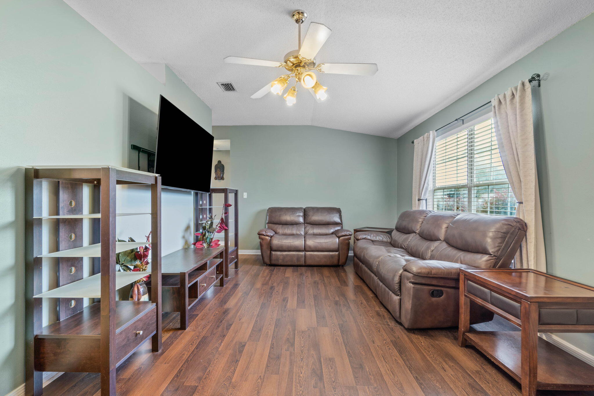 2519 Lincoln Road Navarre, FL 32566 - Photo 7 of 37 Living Room