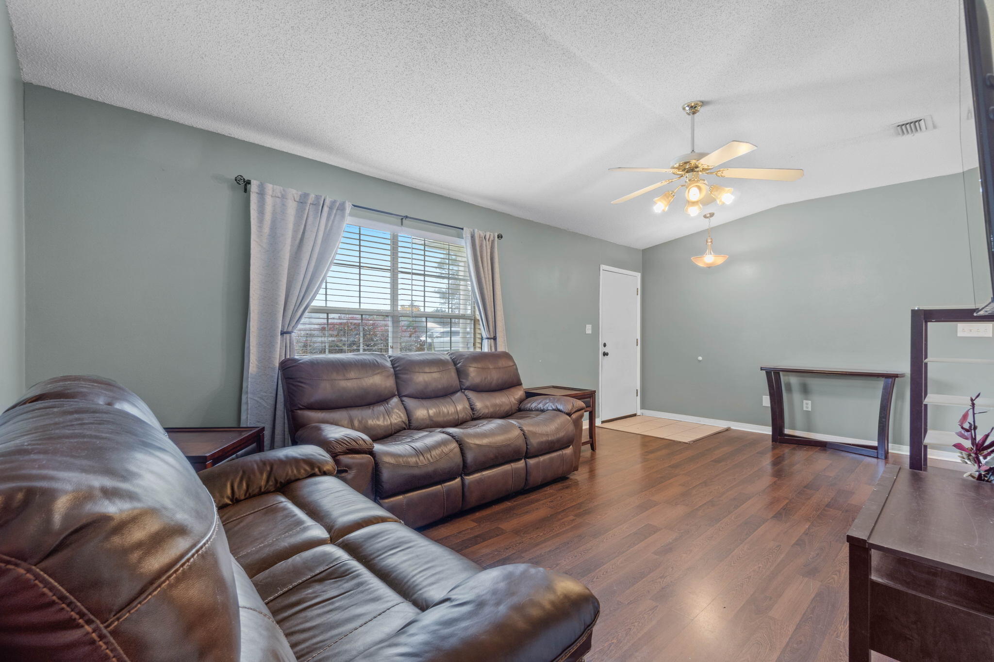 2519 Lincoln Road Navarre, FL 32566 - Photo 8 of 37 Living Room