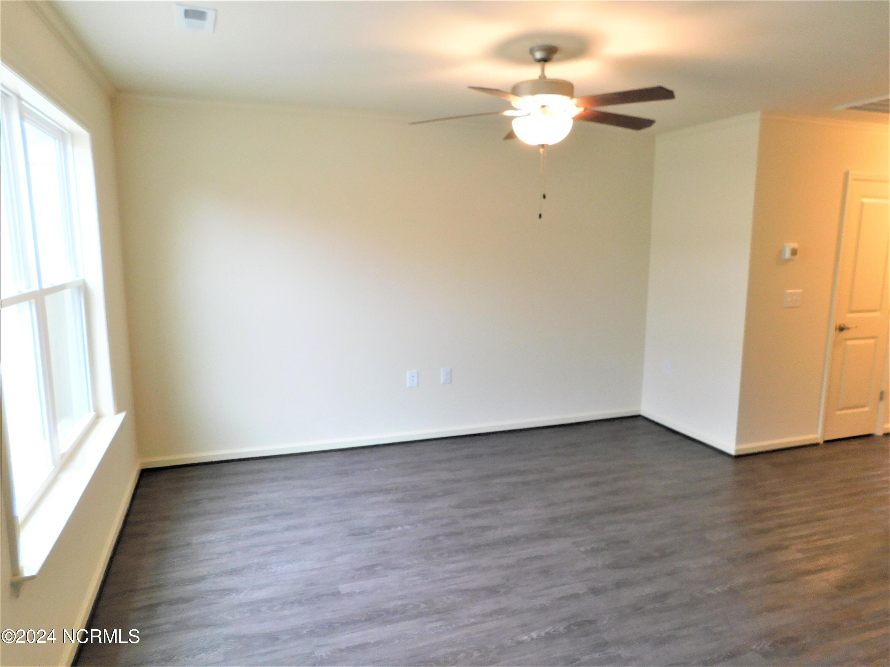 446 Sullivan Loop Road Midway Park, NC 28544 - Photo 3 of 20 Living Room