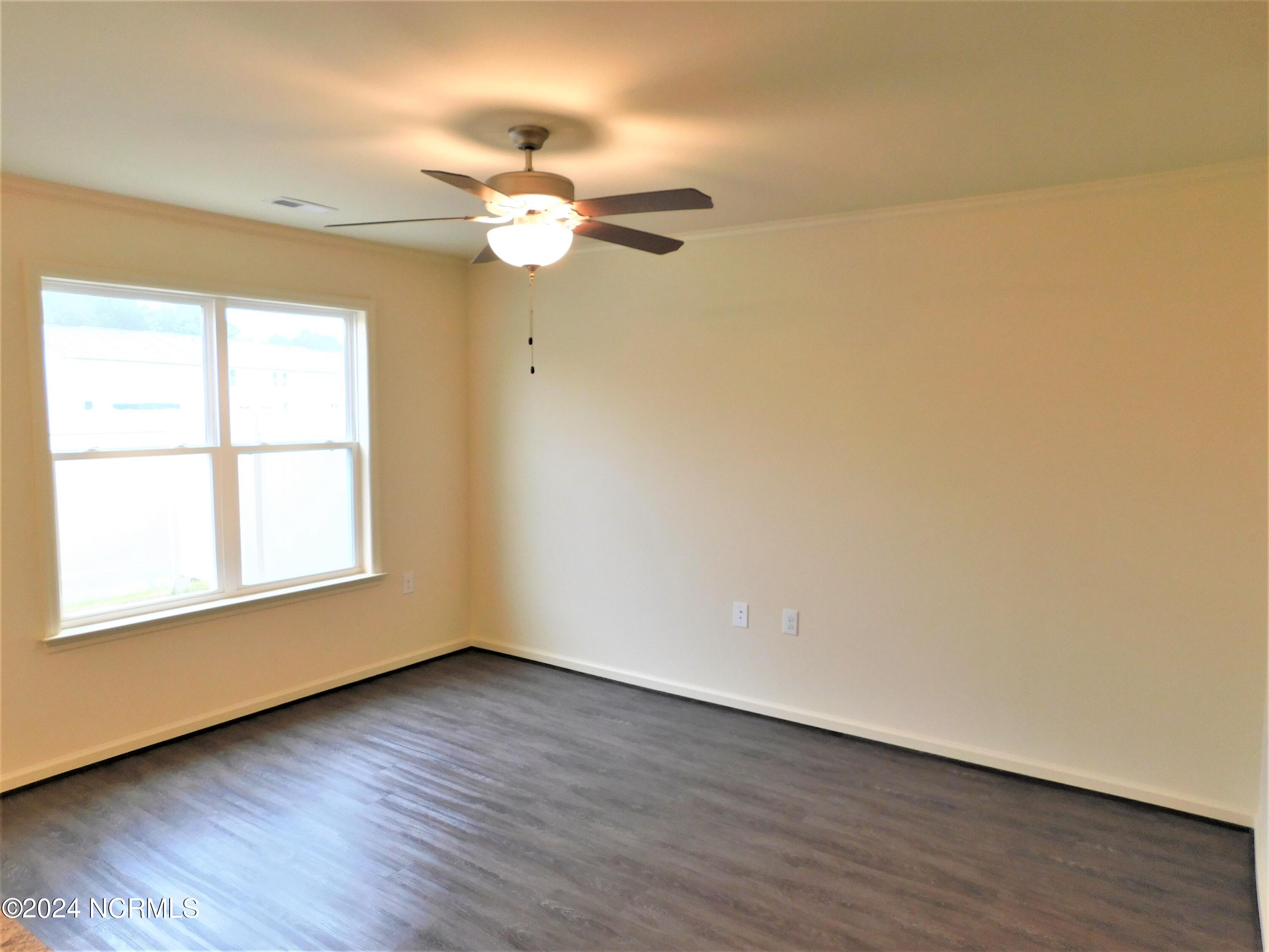 446 Sullivan Loop Road Midway Park, NC 28544 - Photo 4 of 20 Living Room