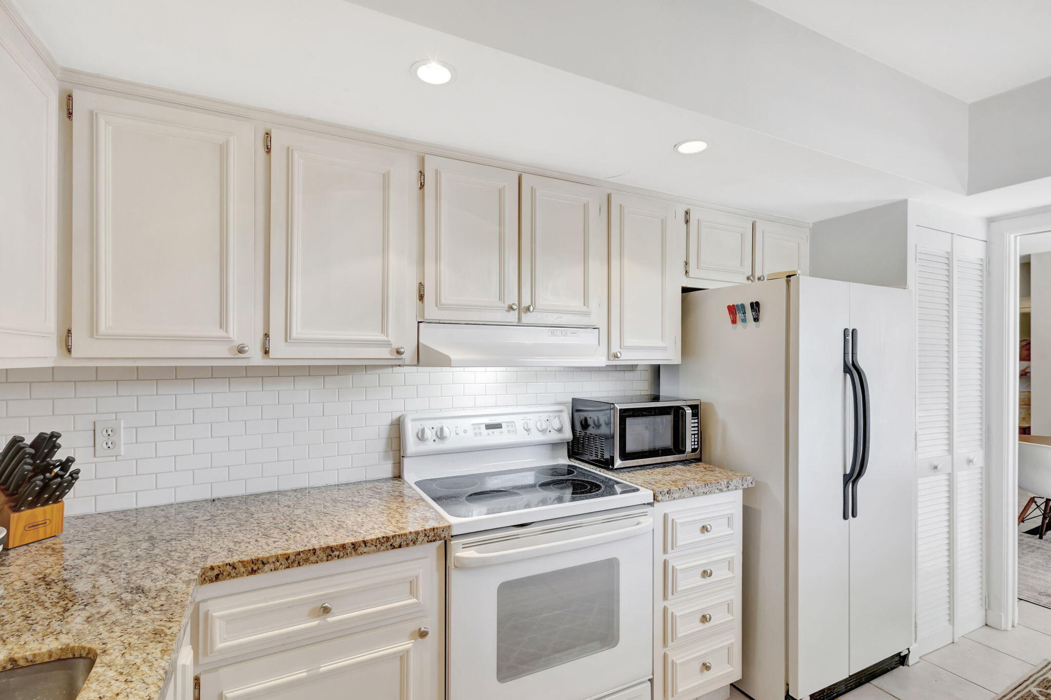 11 Concourse Drive, Unit B Jupiter, FL 33469 - Photo 13 of 42 Kitchen