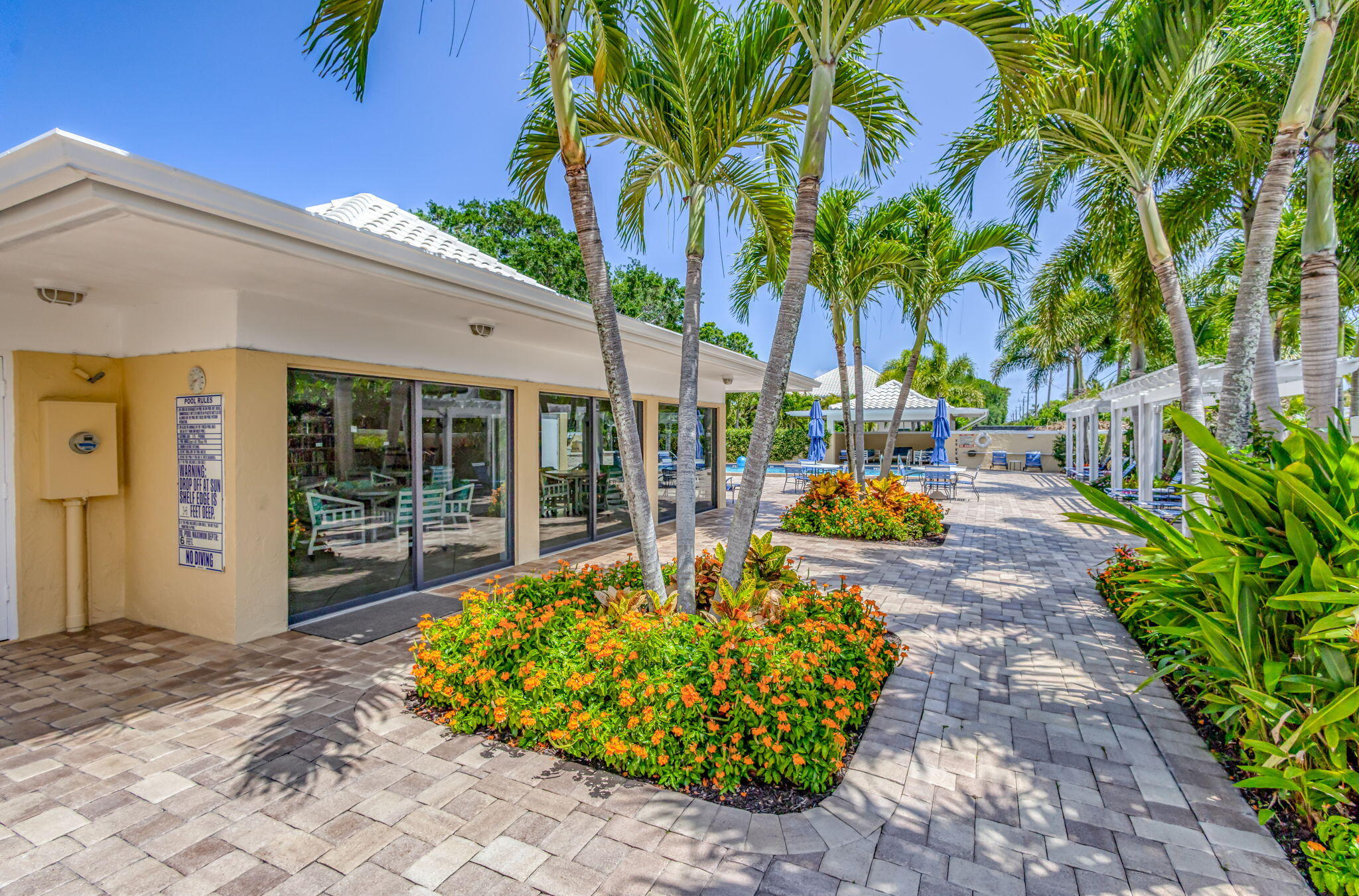 11 Concourse Drive, Unit B Jupiter, FL 33469 - Photo 34 of 42 Clubhouse & Pool