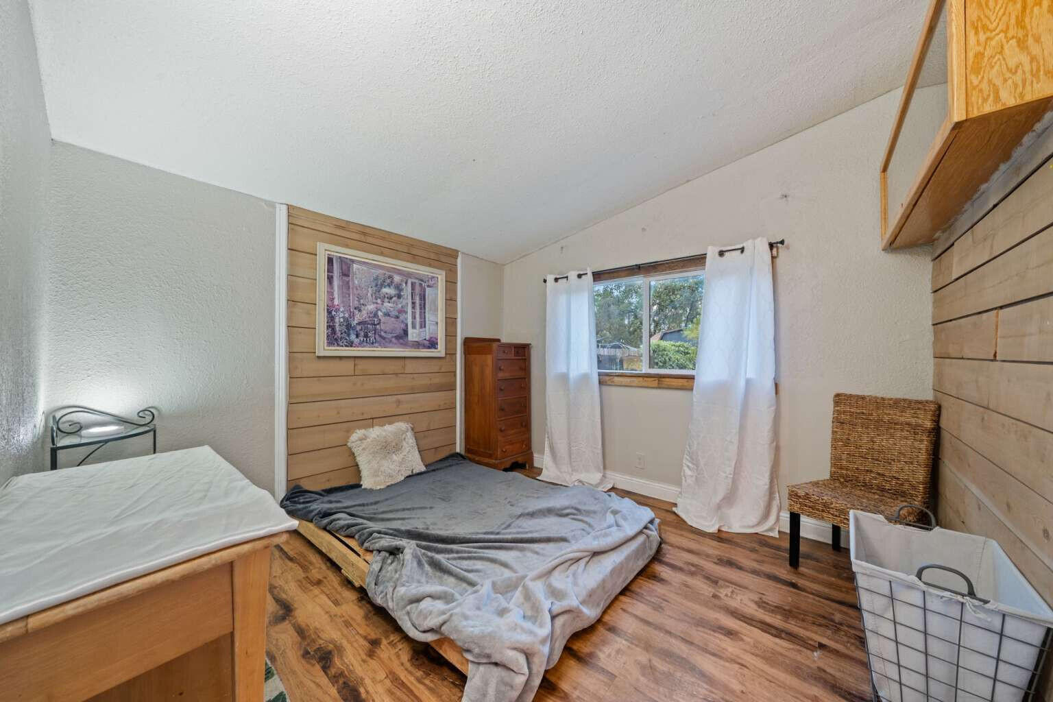 4562 East Bonnyview Road Redding, CA 96001 - Photo 16 of 29 Taylor.16