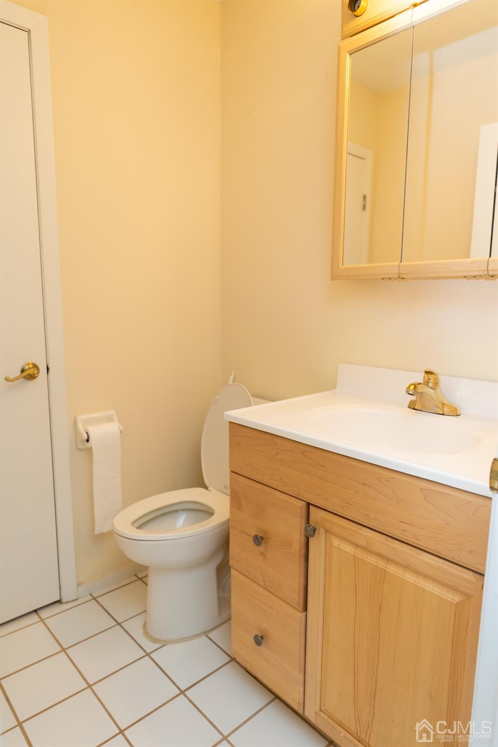 151 Nebula Road Piscataway, NJ 08854 - Photo 9 of 18 First floor powder room