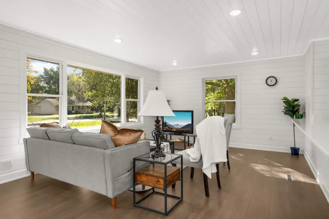 $3,500 | 15240 Kangaroo Street Northwest, Anoka, MN 55303