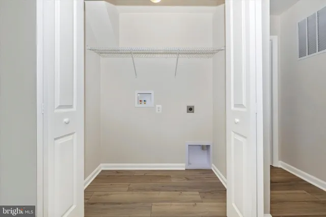 a view of a tennis court