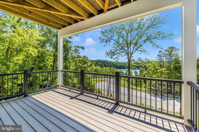 $995,000 | 30 Lakeridge Drive, New Market, MD 21774