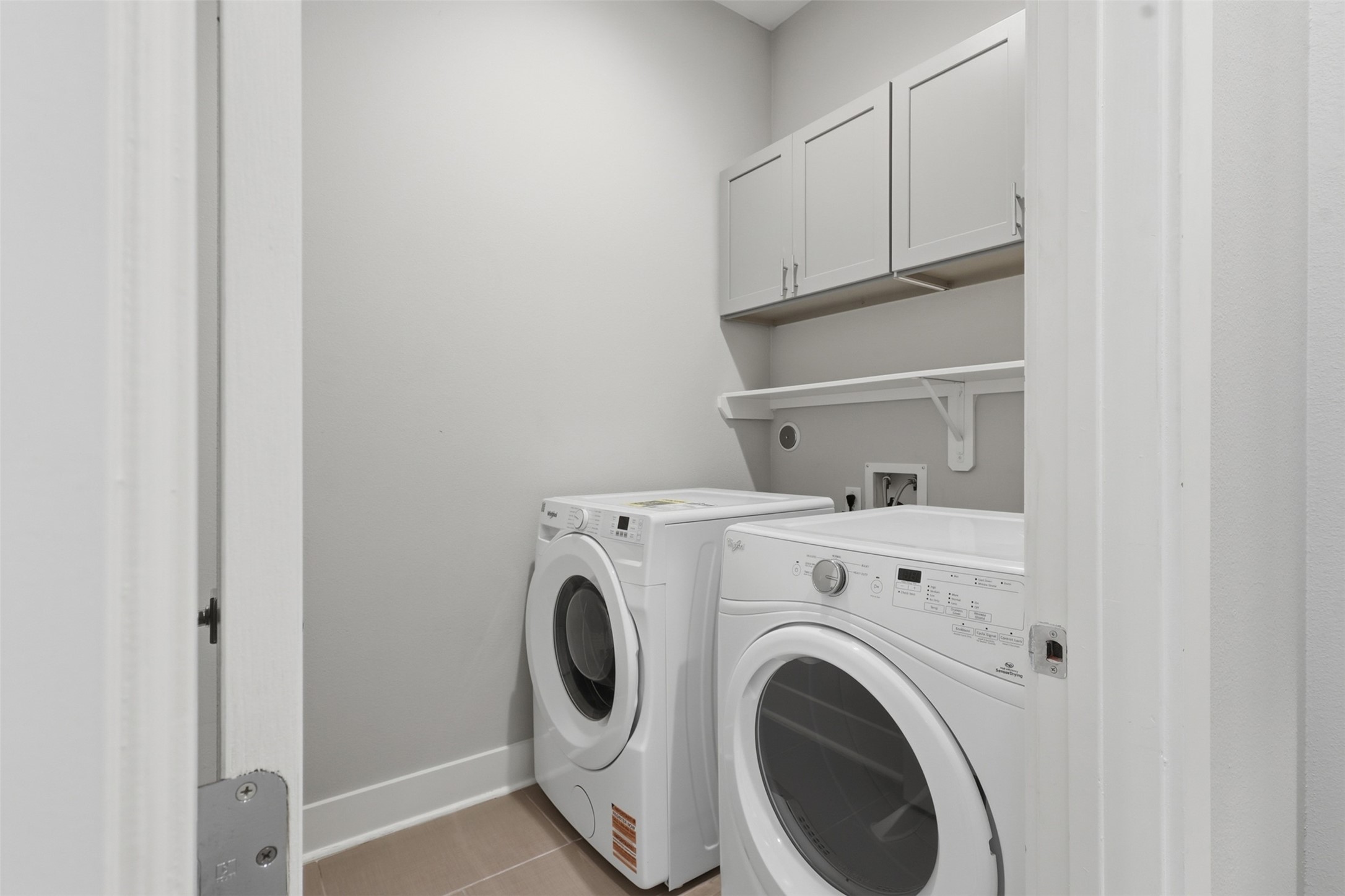 614 Thornton Road, Unit D Houston, TX 77018 - Photo 21 of 32 Conveniently situated on the second floor, the utility room comes equipped with a washer and dryer for effortless everyday living.