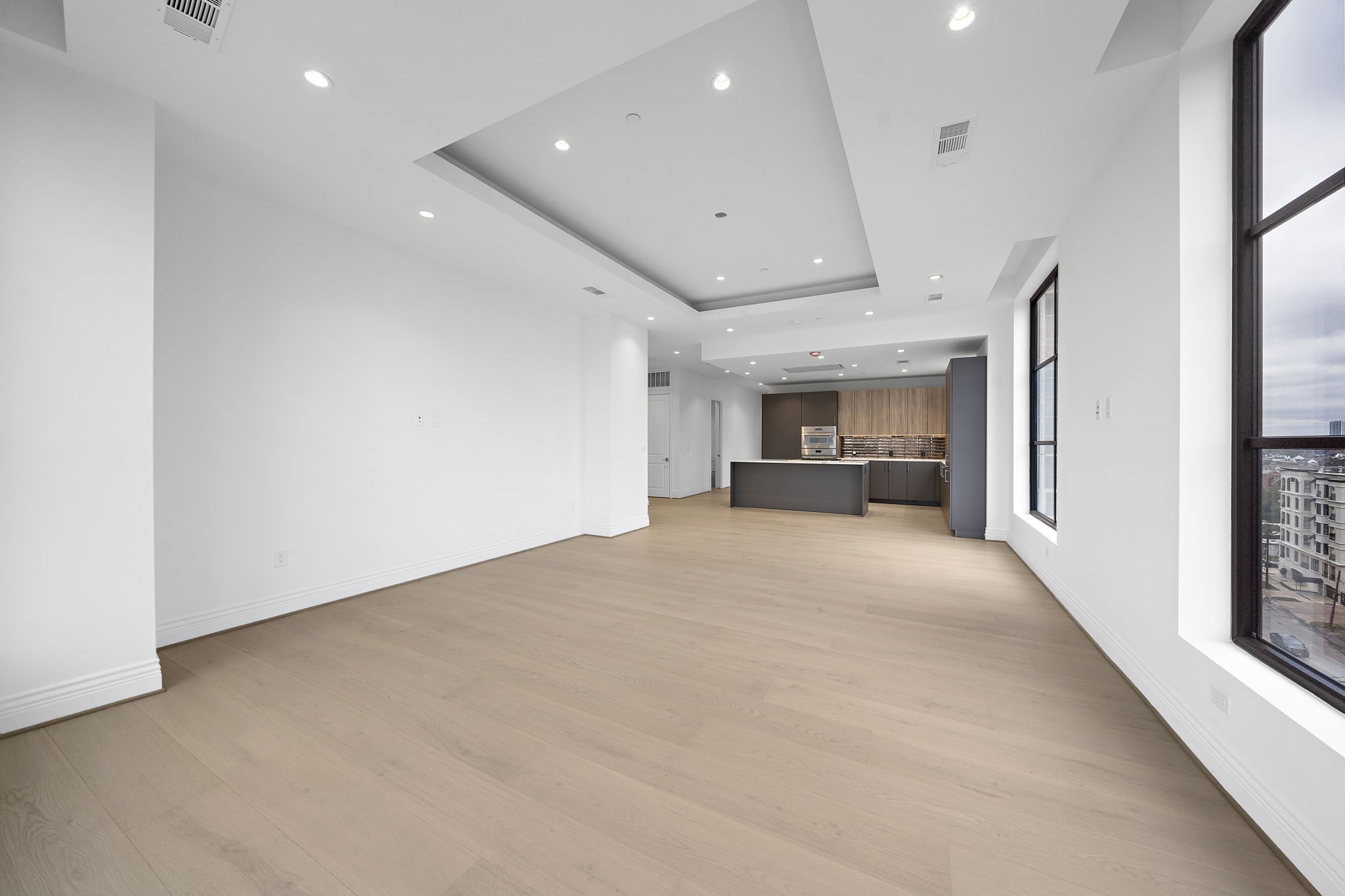 2323 San Felipe Street, Unit 803 Houston, TX 77019 - Photo 15 of 45 The space allows flexibility in design & layout. The new construction guarantees that everything is in impeccable condition.
