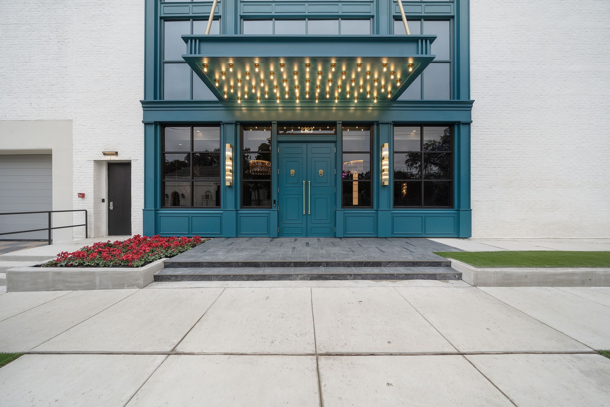 2323 San Felipe Street, Unit 803 Houston, TX 77019 - Photo 2 of 45 The London House is an impressive building with its limited number of residences, offering a unique blend of exclusivity and community, making it an ideal choice for discerning individuals.