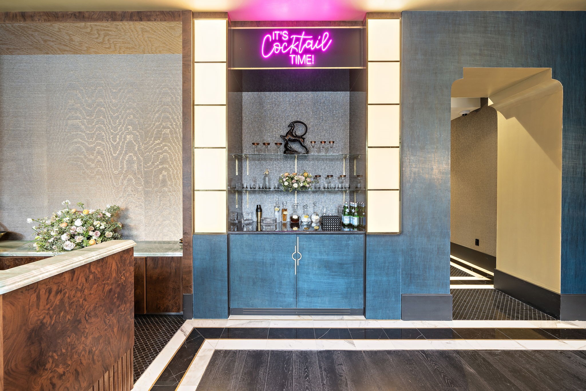 2323 San Felipe Street, Unit 803 Houston, TX 77019 - Photo 33 of 45 Lobby at London House features a chic bar area, designed for socializing and relaxation.