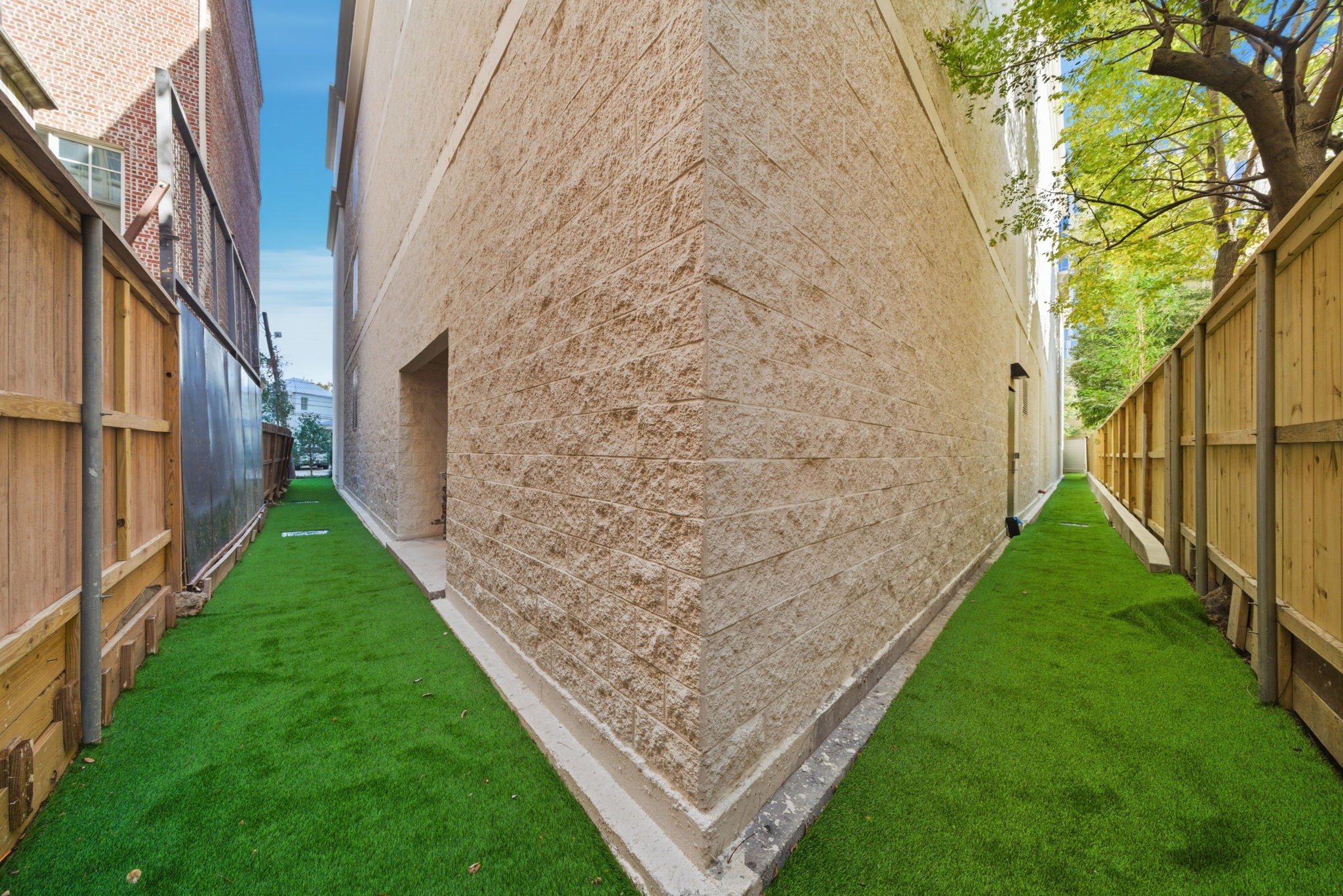 2323 San Felipe Street, Unit 803 Houston, TX 77019 - Photo 42 of 45 Dog run: fantastic amenity for the pet owners. Dedicated space for ease of maintenance without leaving the building!.