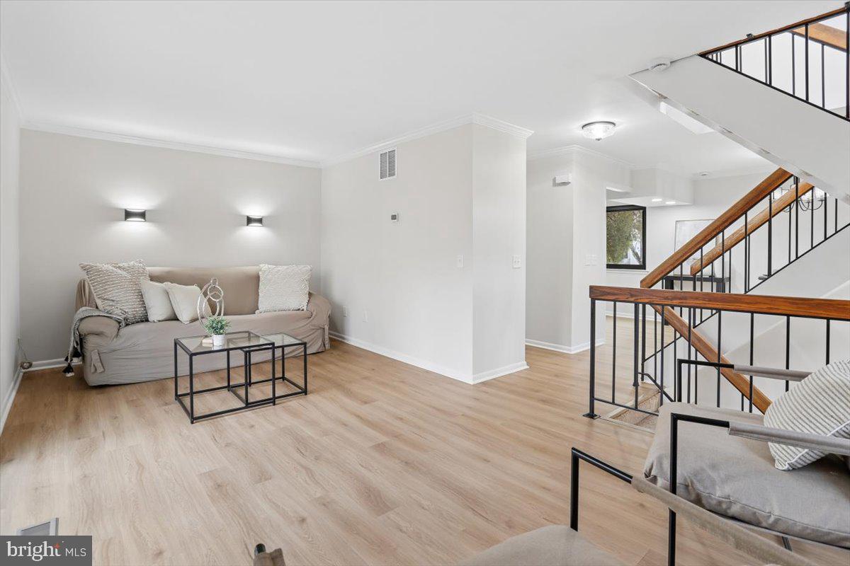 11922 Barrel Cooper Court Reston, VA 20191 - Photo 4 of 41