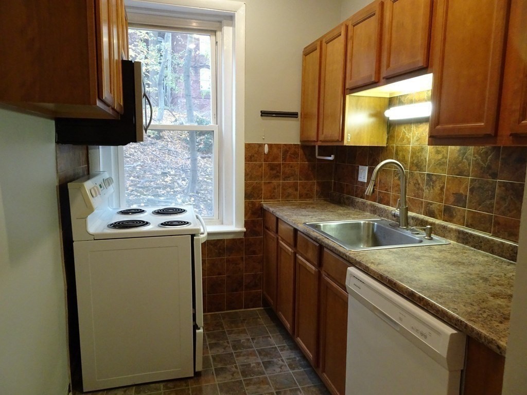 15-17 University Road, Unit 22 Brookline, MA 02445 - Photo 5 of 21