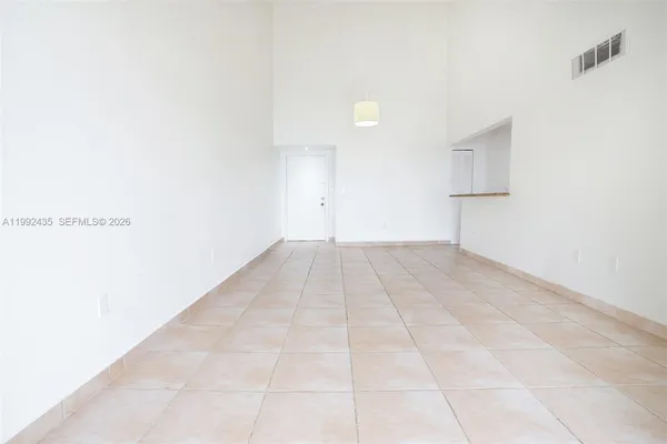 $2,300 | 9441 Fontainebleau Boulevard, Unit 212, Miami, FL 33172