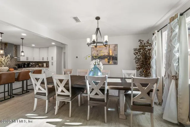 a view of a livingroom with furniture and a ceiling fan