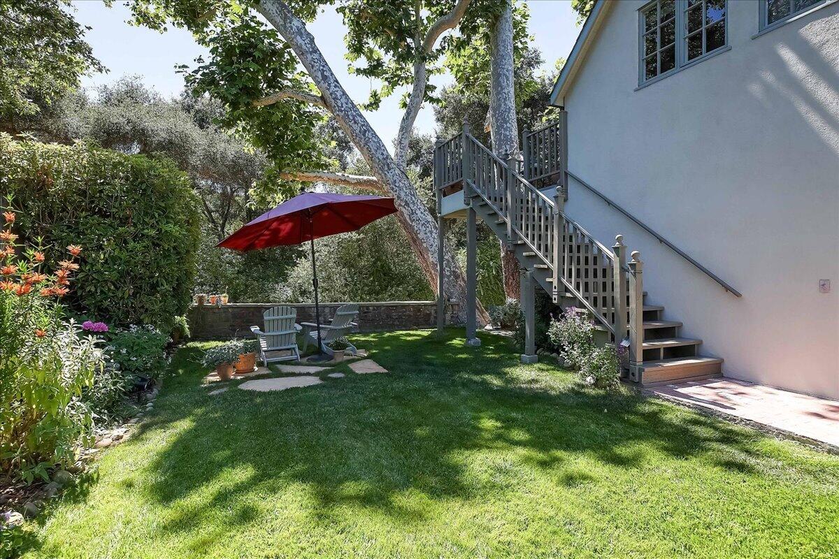 63 Humphrey Road Montecito, CA 93108 - Photo 17 of 22 Lawn Seating