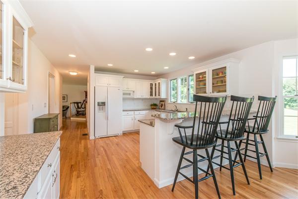 62 Notre Dame Road Bedford, MA 01730 - Photo 9 of 30 Gallery Image 9