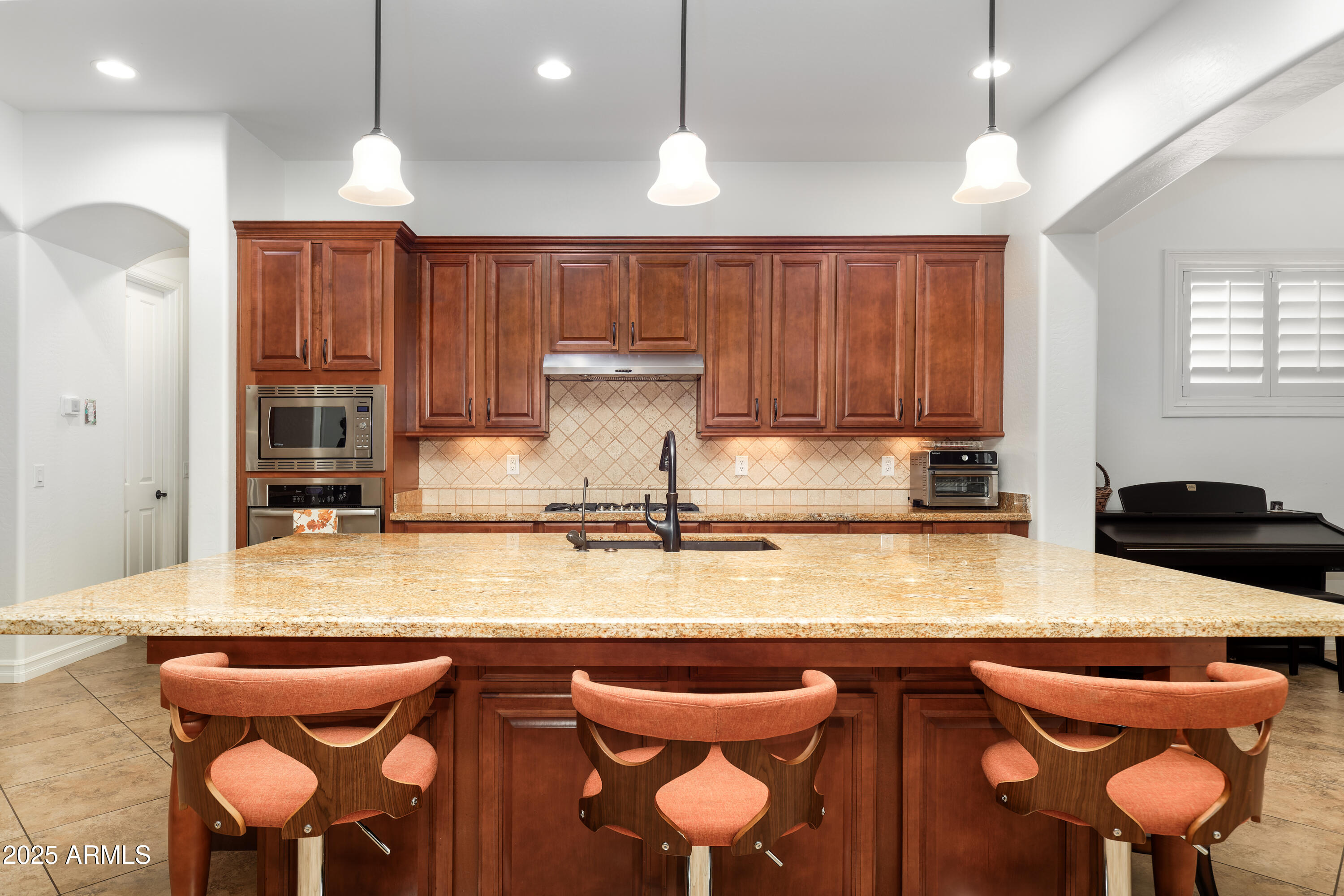 2825 East Harwell Road Phoenix, AZ 85042 - Photo 4 of 16 5X7A9721-CR3_DxO_DeepPRIME-Edit-3-Edit-E