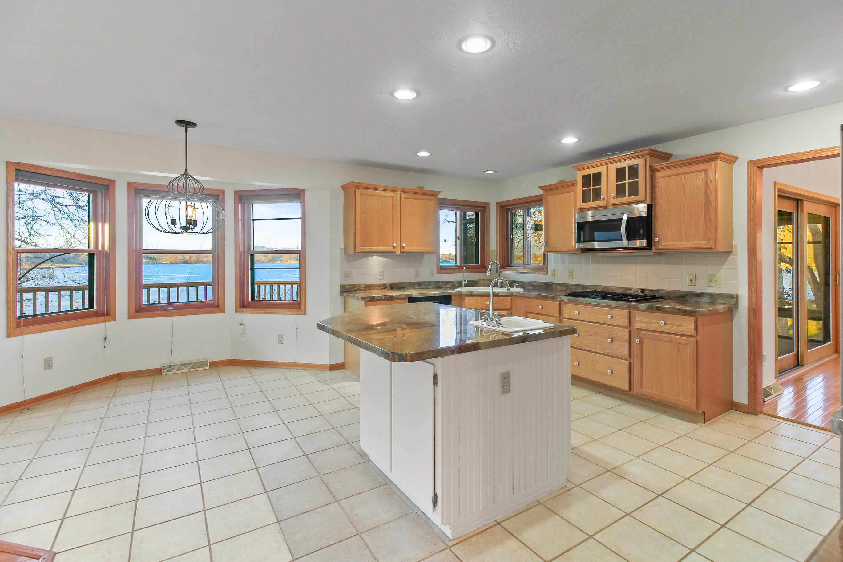 N7045 Oakwood Road Richmond, WI 53190 - Photo 22 of 69 Island Snack Bar