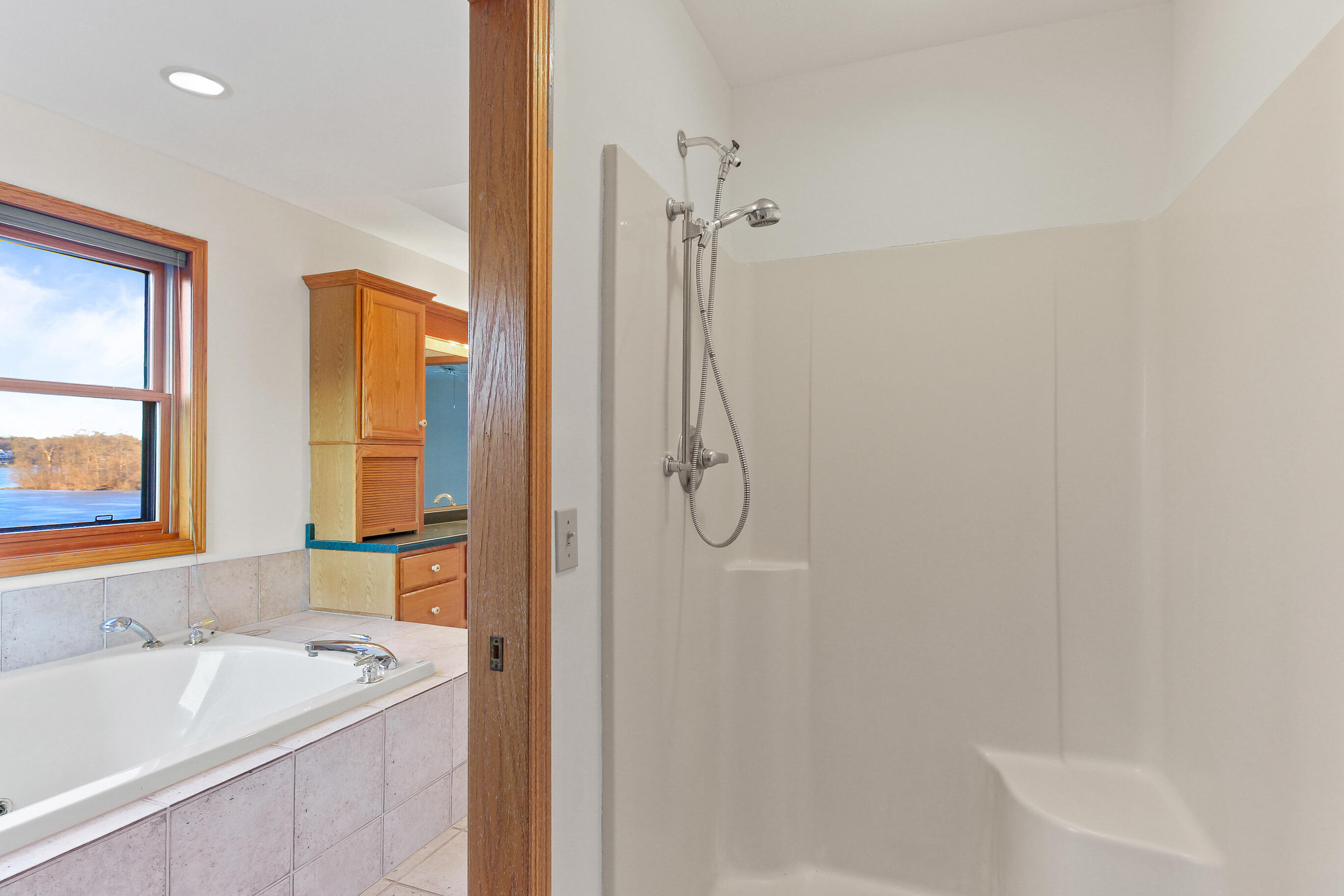 N7045 Oakwood Road Richmond, WI 53190 - Photo 38 of 69 Primary Bath Shower