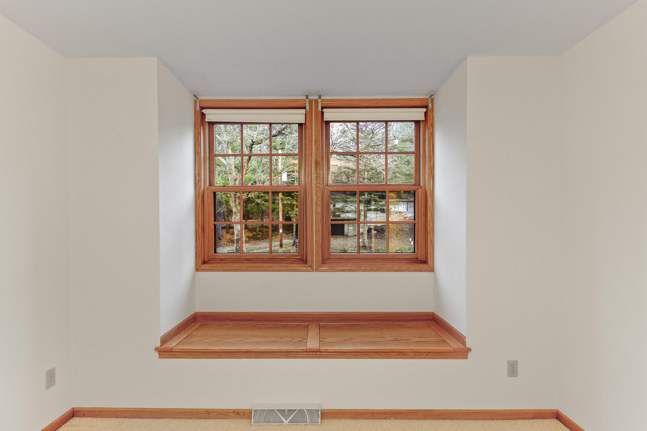 N7045 Oakwood Road Richmond, WI 53190 - Photo 45 of 69 Bedroom 3 Window Seat
