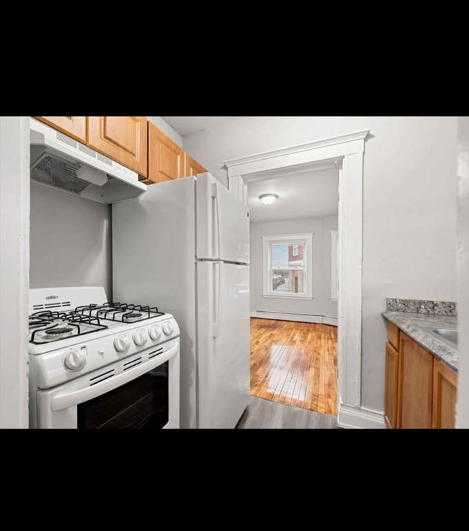2 Kingsley Terrace, Unit 7 Lynn, MA 01902 - Photo 3 of 13 a view of kitchen and stove