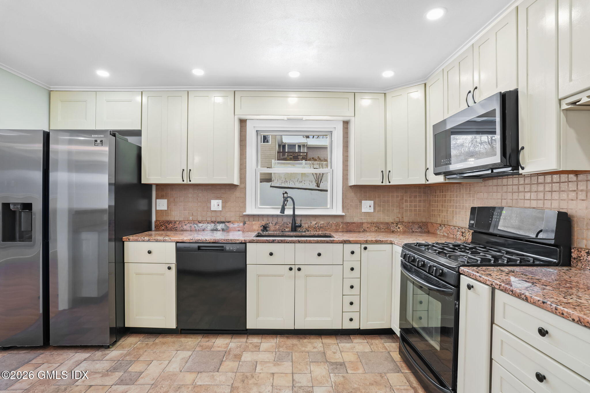 25 Fairchild Road Stratford, CT 06614 - Photo 14 of 41 14-web-or-mls-25-fairchild-rd