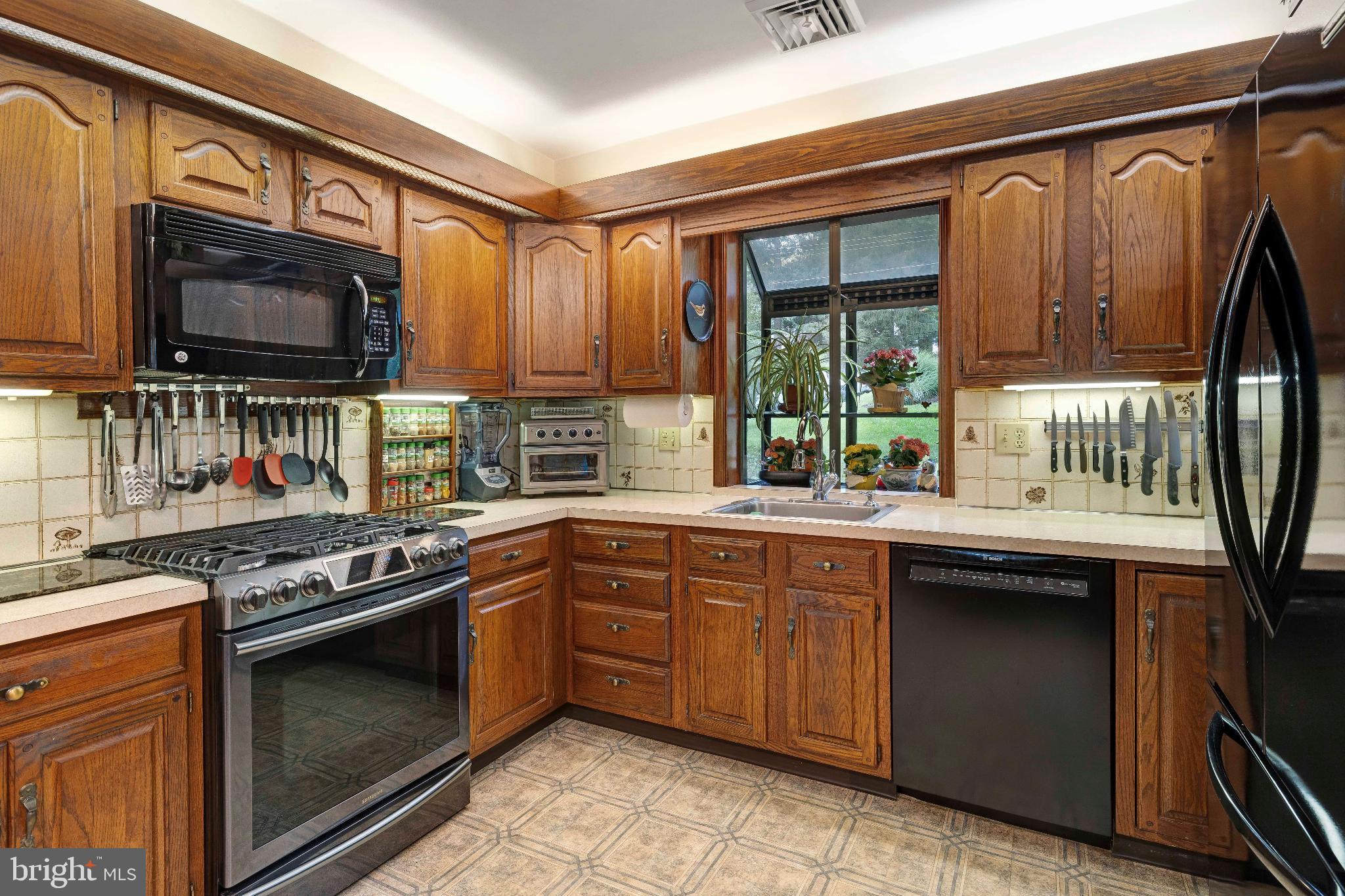 2350 Fairway Road Huntingdon Valley, PA 19006 - Photo 13 of 44 Gallery Image 13