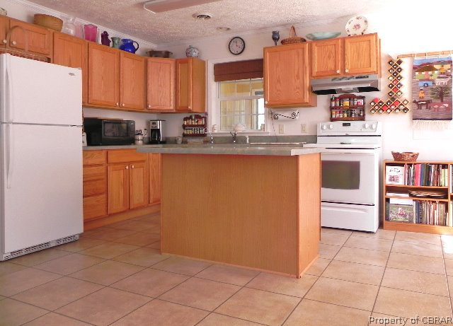 145 Maple Avenue Mathews, VA 23109 - Photo 3 of 26
