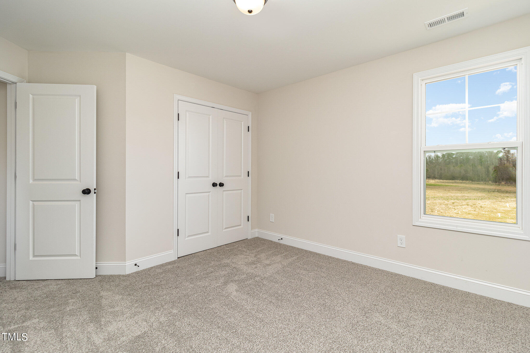 299 Jackson Pond Drive Smithfield, NC 27577 - Photo 23 of 25 an empty room with a window