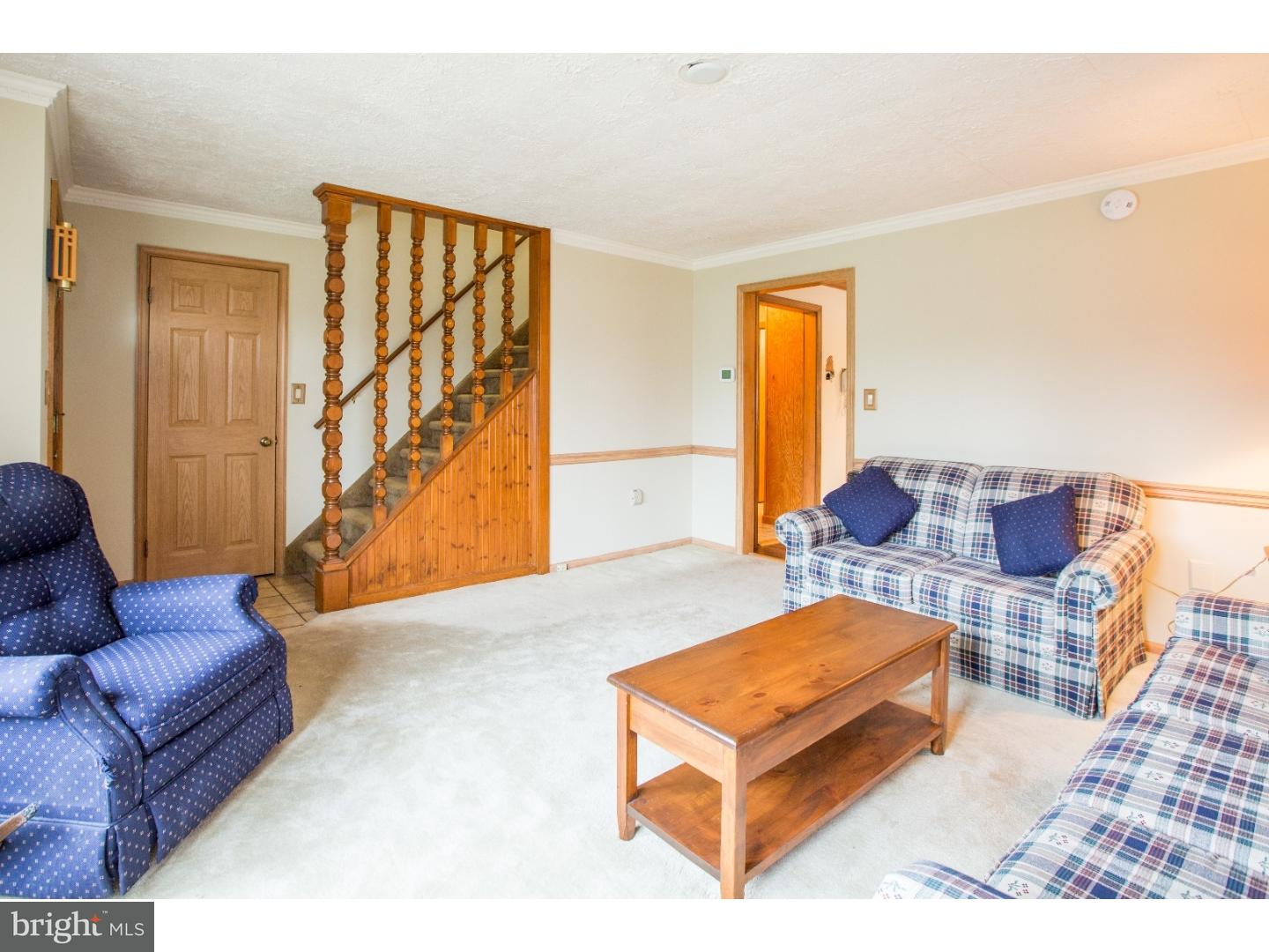33 Doreen Road Hamilton, NJ 08690 - Photo 2 of 22 Living Room