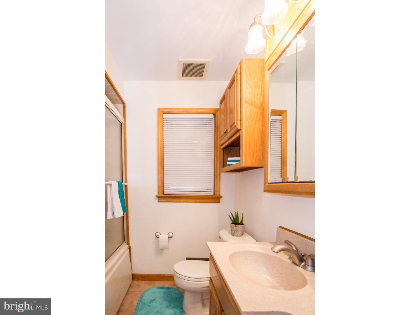 33 Doreen Road Hamilton, NJ 08690 - Photo 11 of 22 Bathroom