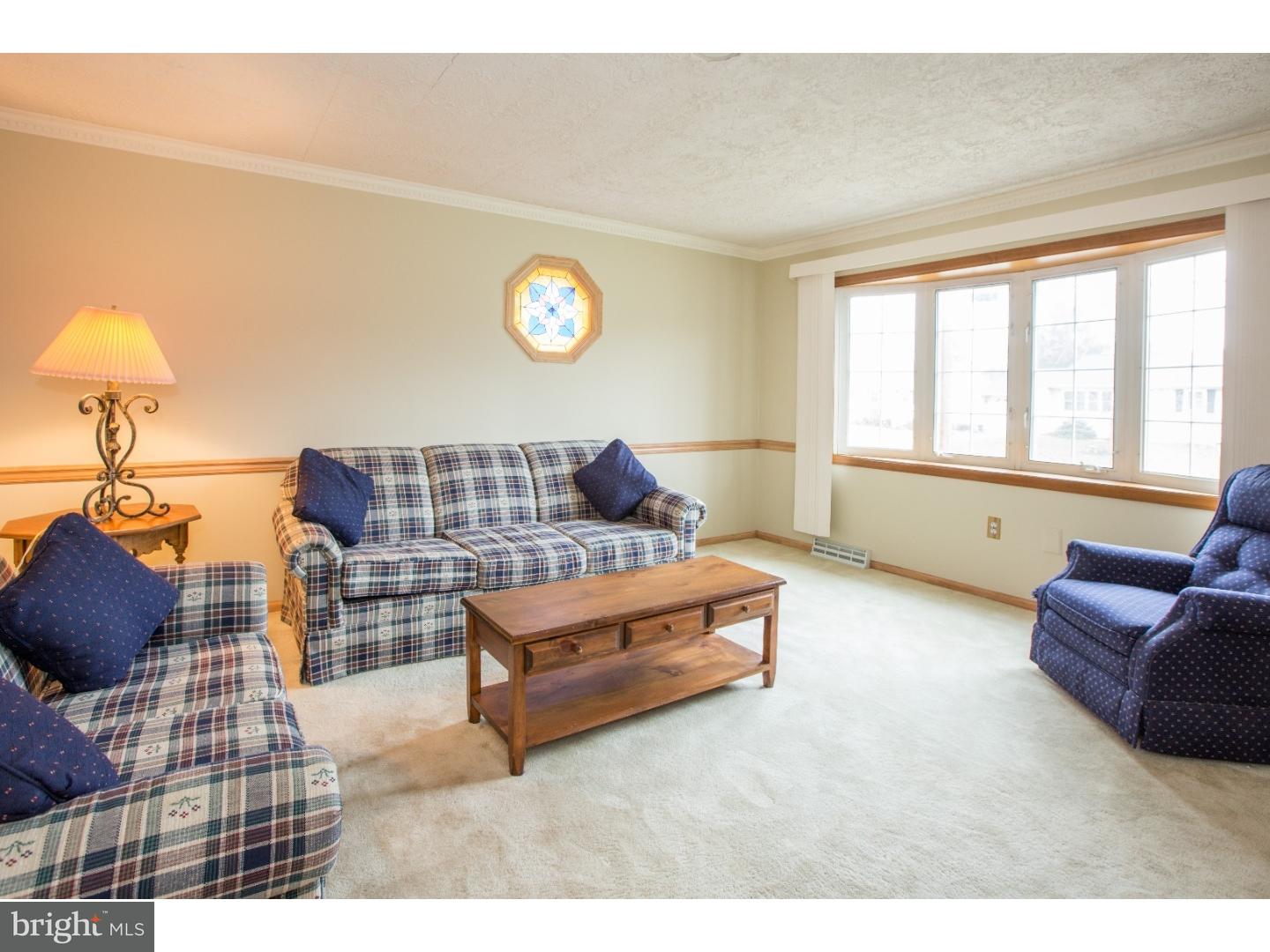 33 Doreen Road Hamilton, NJ 08690 - Photo 3 of 22 Living Room