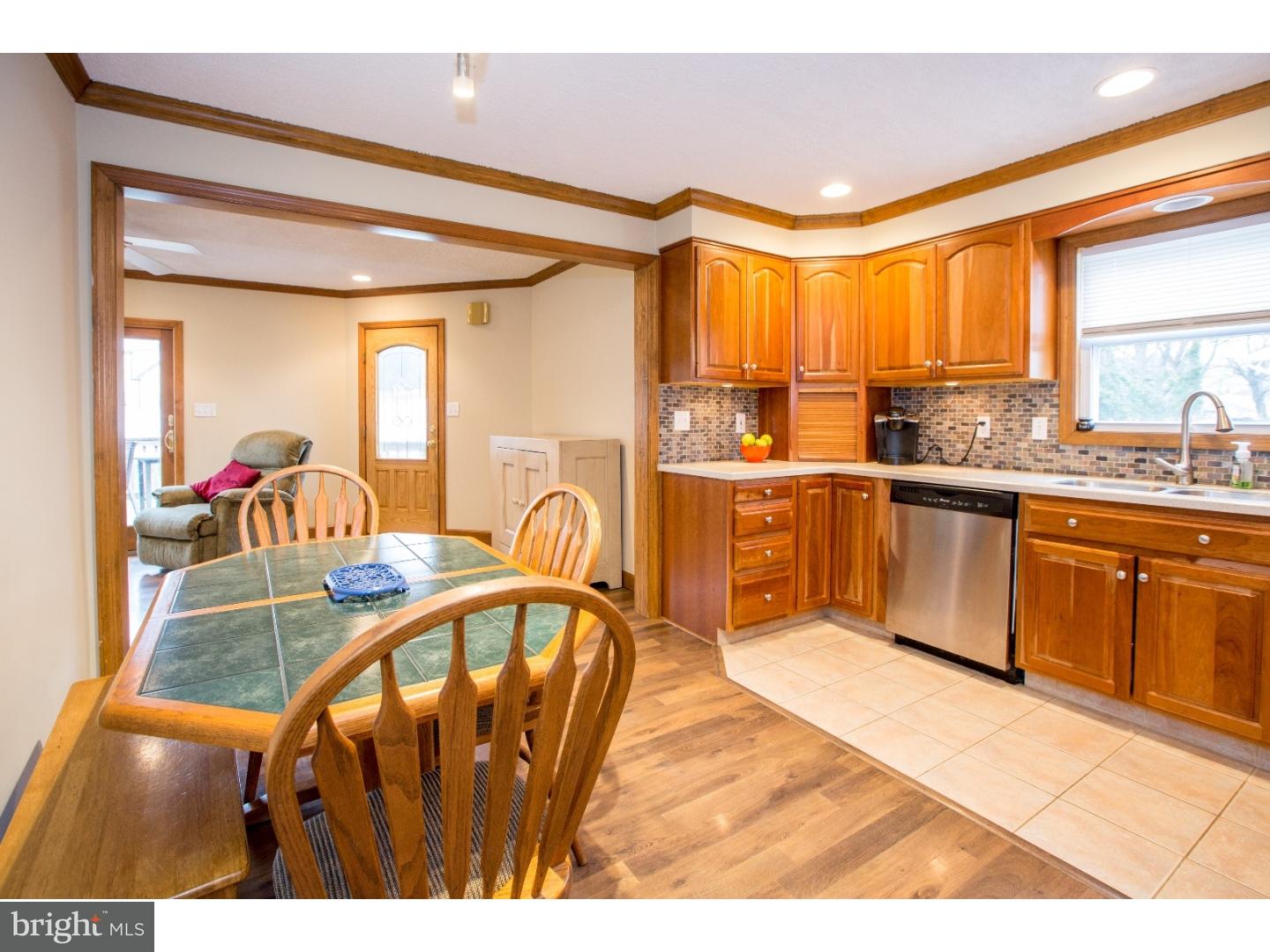 33 Doreen Road Hamilton, NJ 08690 - Photo 4 of 22 Kitchen