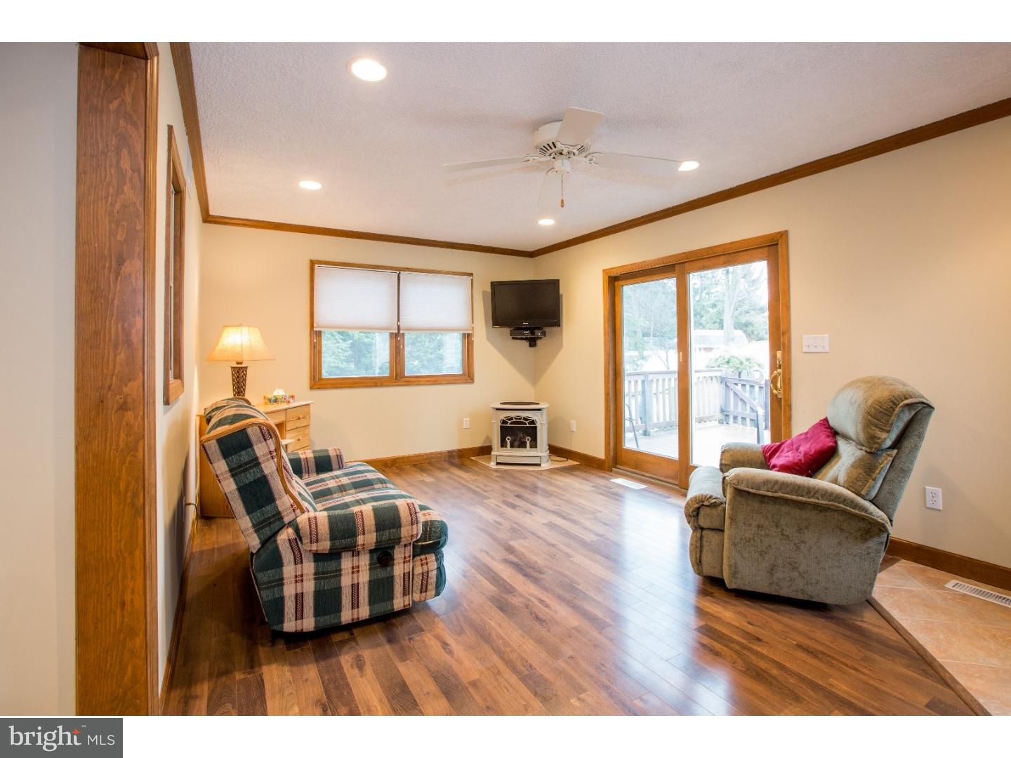 33 Doreen Road Hamilton, NJ 08690 - Photo 6 of 22 Family Room