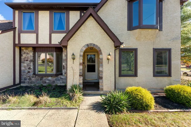 a view of house with a outdoor space