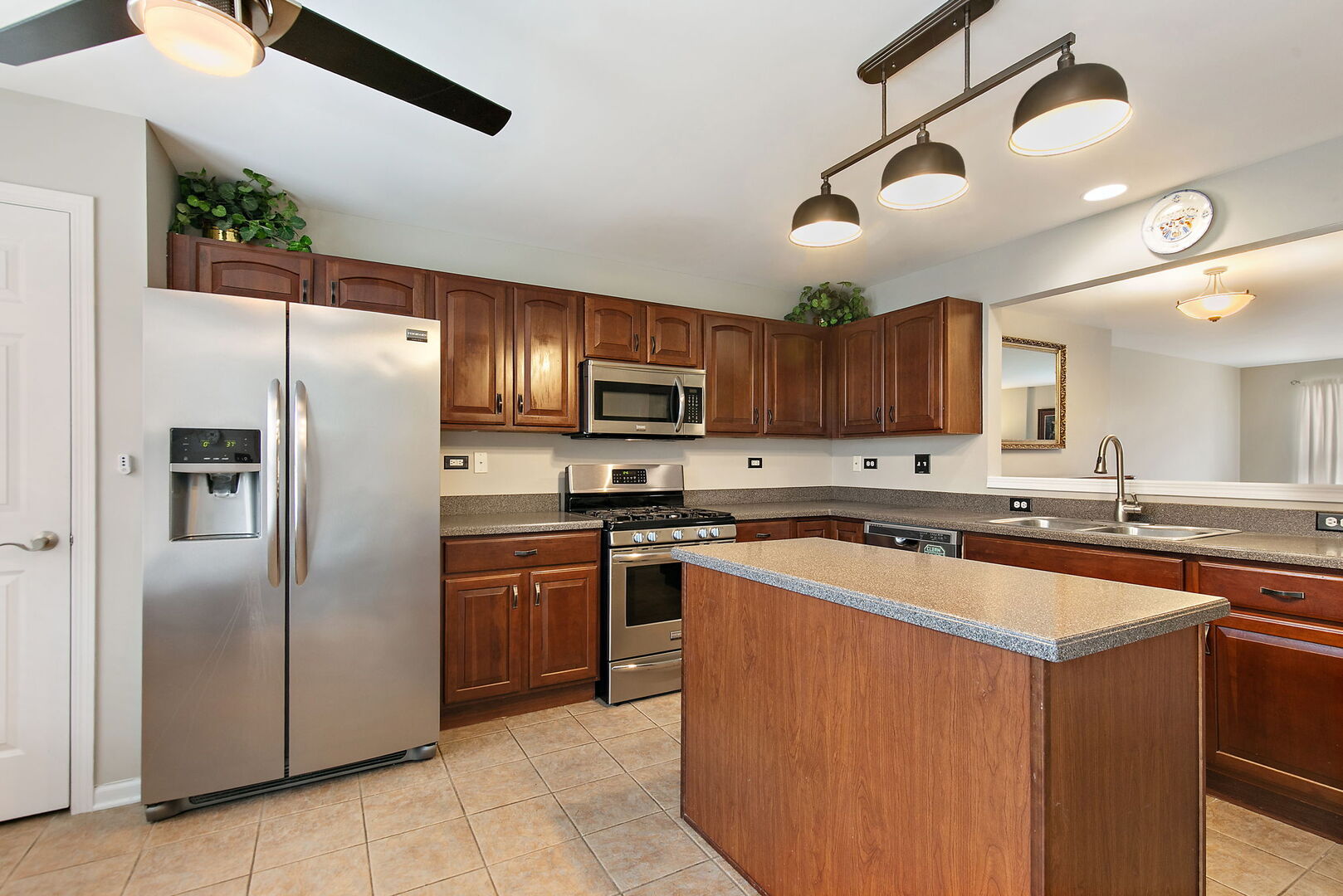 1135 Reserve Drive Elgin, IL 60123 - Photo 3 of 23