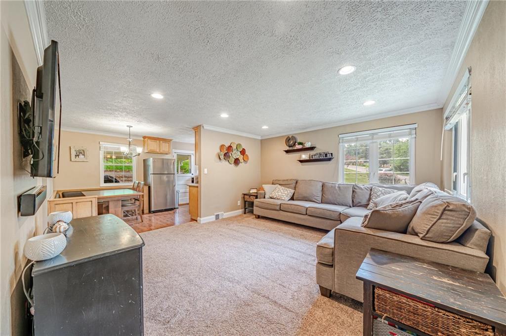 98 Bartley Road Pittsburgh, PA 15241 - Photo 4 of 29 Gallery Image 4