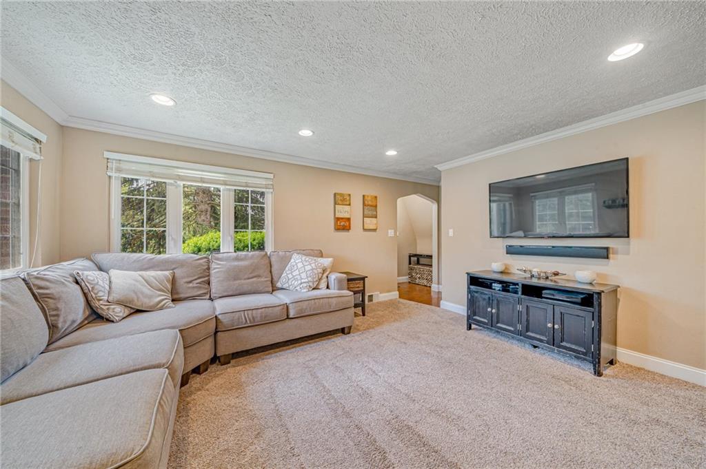 98 Bartley Road Pittsburgh, PA 15241 - Photo 5 of 29 Gallery Image 5