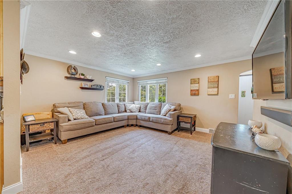 98 Bartley Road Pittsburgh, PA 15241 - Photo 6 of 29 Gallery Image 6