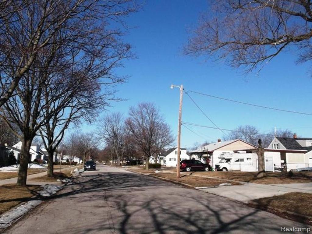 2306 32nd Street Bay City, MI 48708 - Photo 4 of 10 sv.jpg