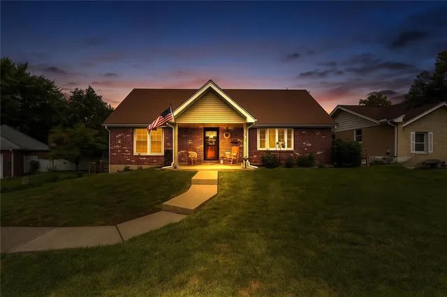 $299,500 | 1104 Frontier Street, Excelsior Springs, MO 64024