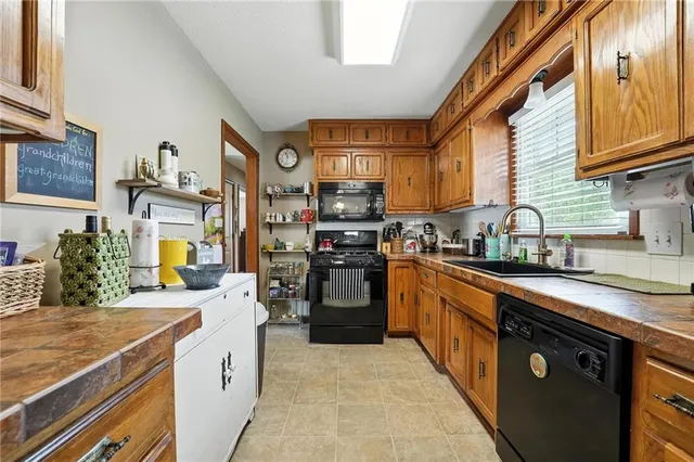 $299,500 | 1104 Frontier Street, Excelsior Springs, MO 64024